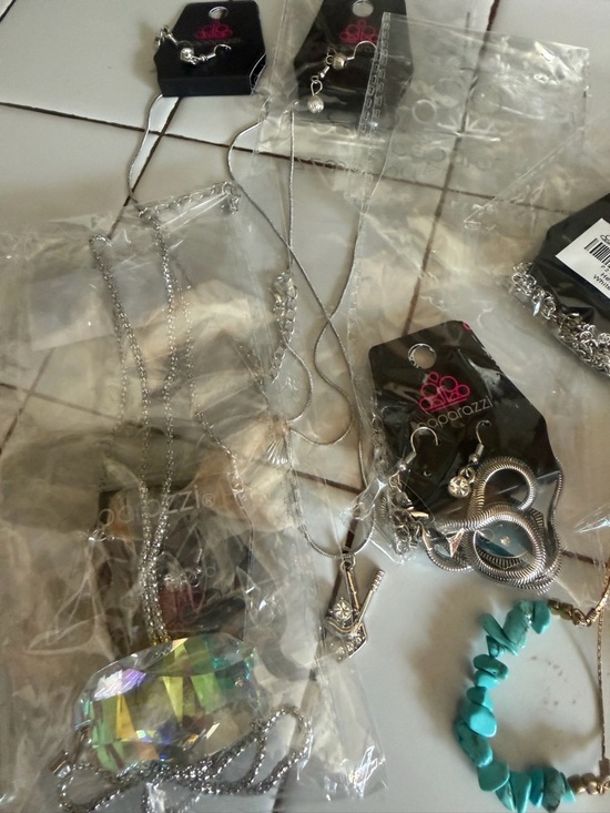 34 Piece Paparazzi Piece - Picture 8 of 10